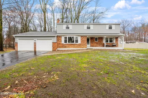 34 Beechwood Dr, Clifton Park, NY 12065