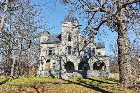 132 W Grand St, Palatine Bridge, NY 13428