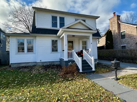 17 Pinewood Ave, Saratoga Springs, NY 12866