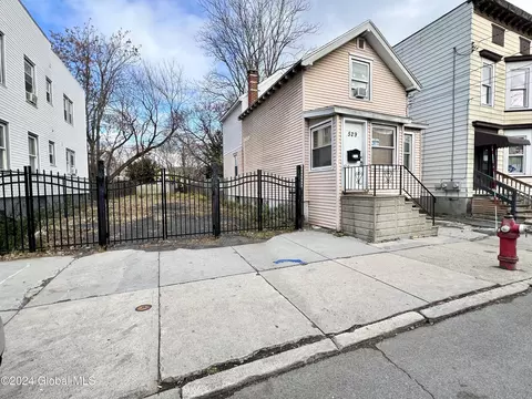 529 1st St, Albany, NY 12206