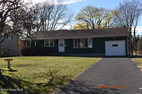 5 Magdalen Rd, Delmar, NY 12054