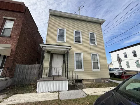 77 James St, Green Island, NY 12183