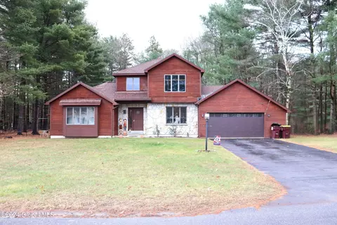 76 Lambert Dr, Queensbury, NY 12804