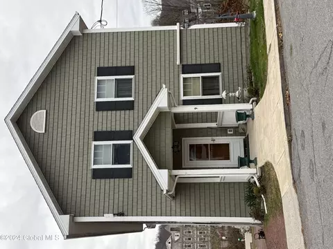 9 River St, Granville, NY 12832