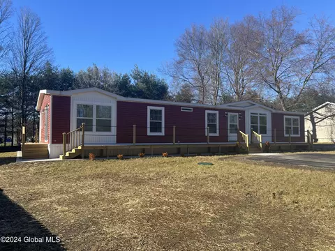 104 Holly Ln, Saratoga, NY 12866
