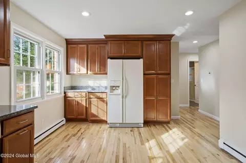 Entry Way - 2 Salisbury Rd, Delmar, NY 12054 photo 1 of 2