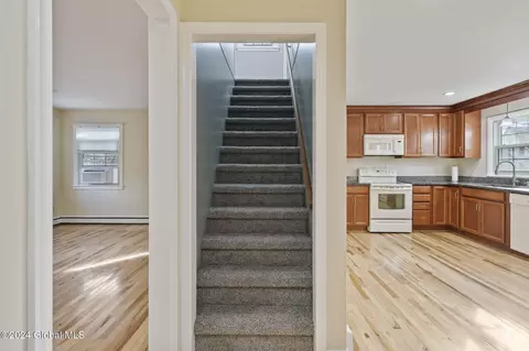 Entry Way - 2 Salisbury Rd, Delmar, NY 12054 photo 2 of 2