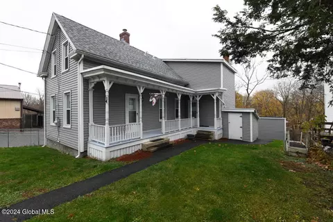 30 Canal St, Waterford, NY 12188