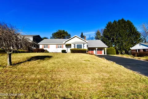 1004 Seminole Rd, Glenville, NY 12302