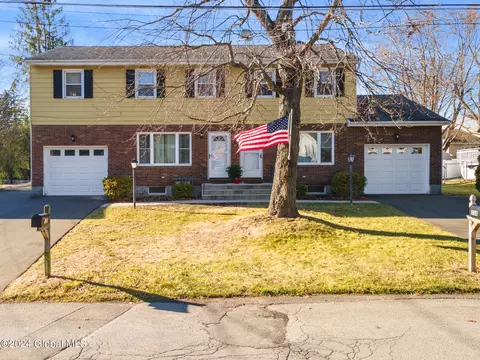 33 Ledgewood Dr, Albany, NY 12205