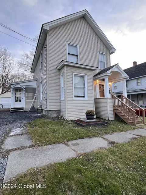 4 Gilbert St, Johnstown, NY 12095