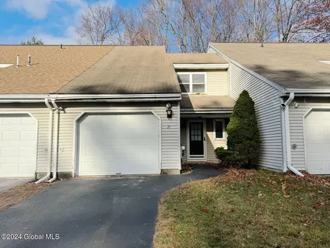 71 Longwood Dr, Clifton Park, NY 12065