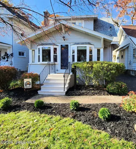 1091 Van Antwerp Rd, Niskayuna, NY 12309