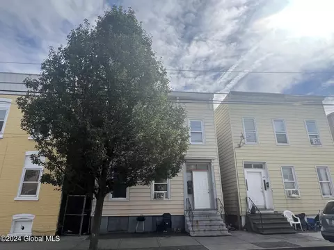 420-422 1st St, Troy, NY 12180