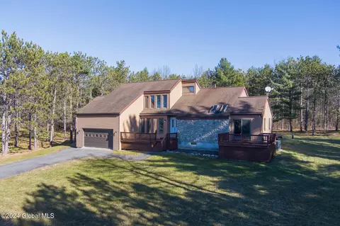 2574 Waters Rd, Amsterdam, NY 12010
