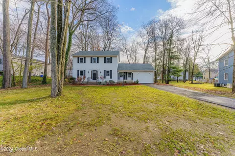 766 Downing St, Niskayuna, NY 12309