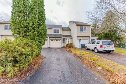 38 Wilan Ln, Albany, NY 12203