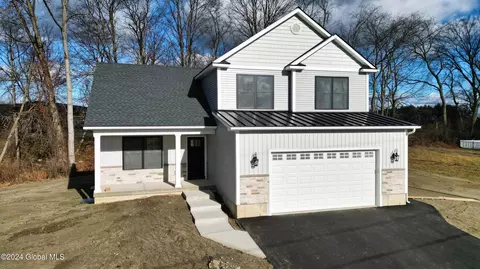 1 Bayberry Dr, Queensbury, NY 12804
