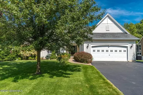10 Chantrey Blvd, Mechanicville, NY 12118