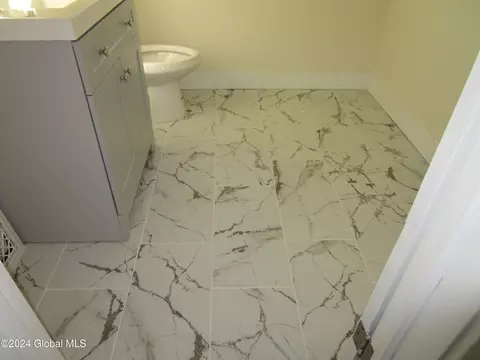 Bath - 26 Northern Dr, Troy, NY 12182 photo 2 of 4