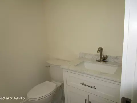 Bath - 26 Northern Dr, Troy, NY 12182 photo 3 of 4