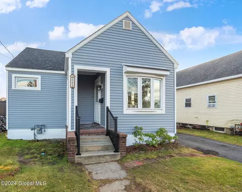 4 Nassau Ave, Schenectady, NY 12304