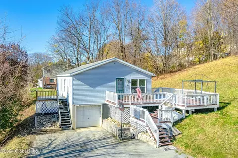 52 Warsaw Ave, Mechanicville, NY 12118