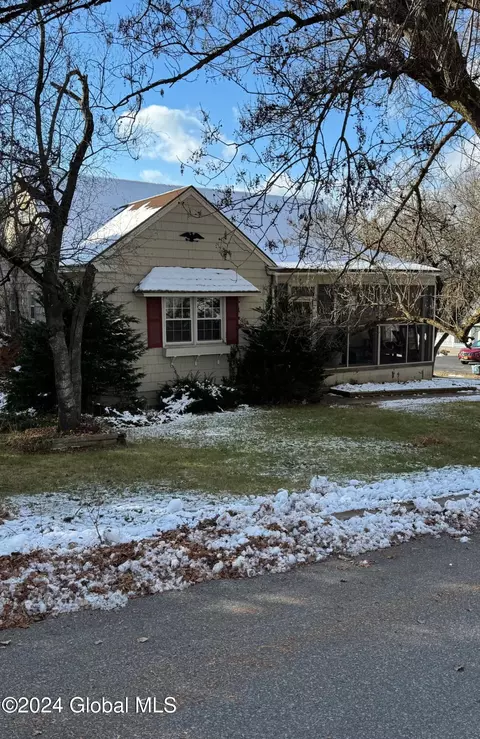 16 Riverview St, South Glens Falls, NY 12803