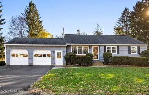 36 Duncan Dr, Latham, NY 12110