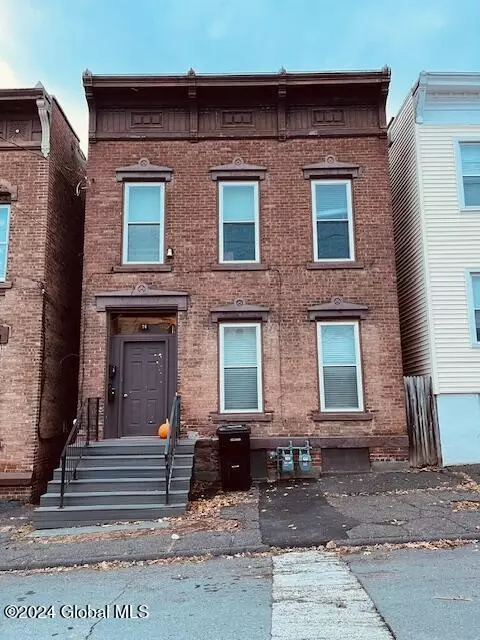 76 13th St, Troy, NY 12180
