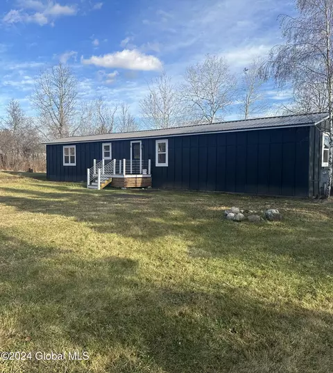5 Susan Ln, Johnstown, NY 12095