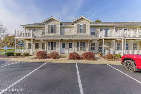 1603 Cambridge Manor Dr, Schenectady, NY 12302