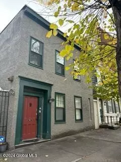 136 Chestnut St, Albany, NY 12210