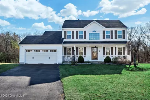 36 Falcon Chase, Rensselaer, NY 12144