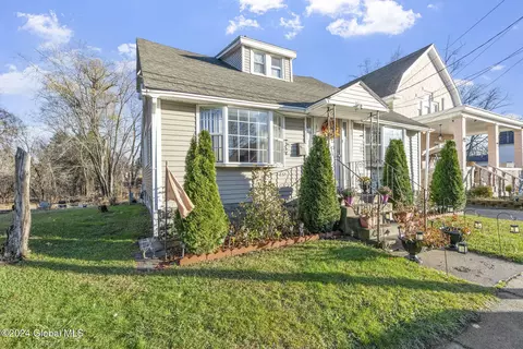 1076 Dean St, Schenectady, NY 12309
