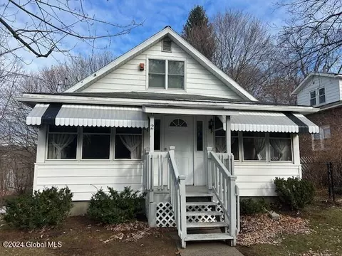 2 Luther St, Troy, NY 12180