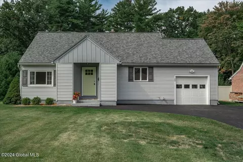 20 Slater Dr, Glenville, NY 12302