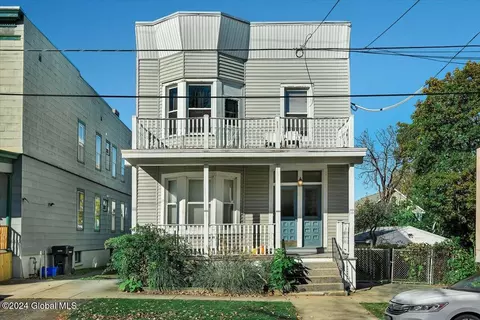 2347 17th St, Troy, NY 12180