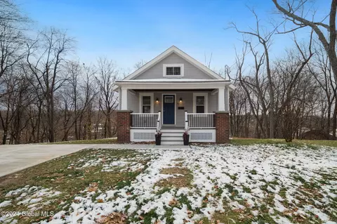 8 Billings Ave, Troy, NY 12180