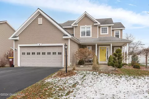 4 Redwood Ct, Rensselaer, NY 12144