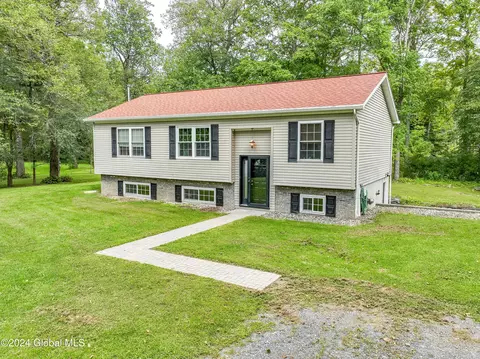 9 Biechman Rd, Ravena, NY 12143