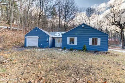 42 Sharpe Rd, Wynantskill, NY 12198