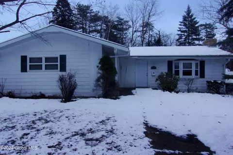106 Berkley Sq, Glenville, NY 12302