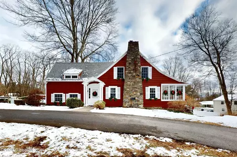 32 Spring Rd, Glenville, NY 12302