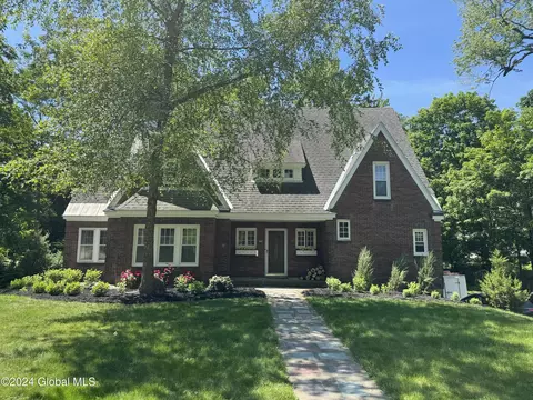 1005 Millington Rd, Niskayuna, NY 12309