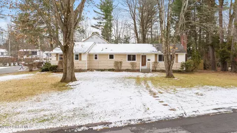 28 Wellington Rd, Delmar, NY 12054