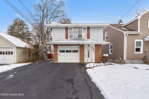 1981 The Plz, Schenectady, NY 12309