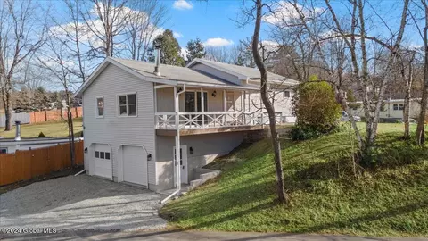 78 Tollgate Rd, Averill Park, NY 12018