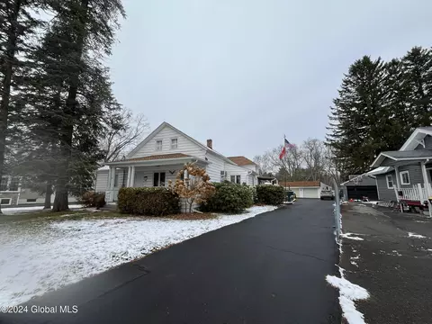 119 Scott Ave, Castleton On Hudson, NY 12033