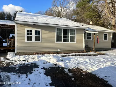 1337 Saratoga Rd, Gansevoort, NY 12831